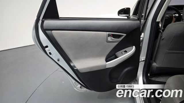 Toyota Prius 2015 — photo 15