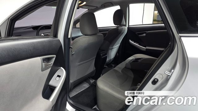 Toyota Prius 2015 — photo 16