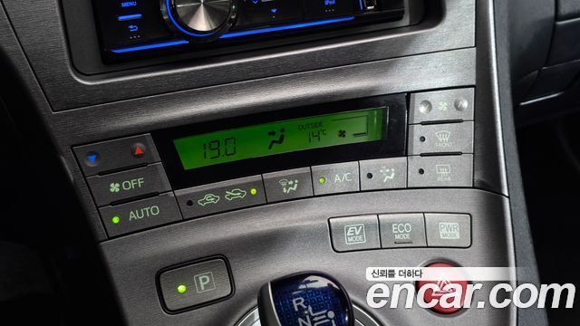 Toyota Prius 2015 — photo 28