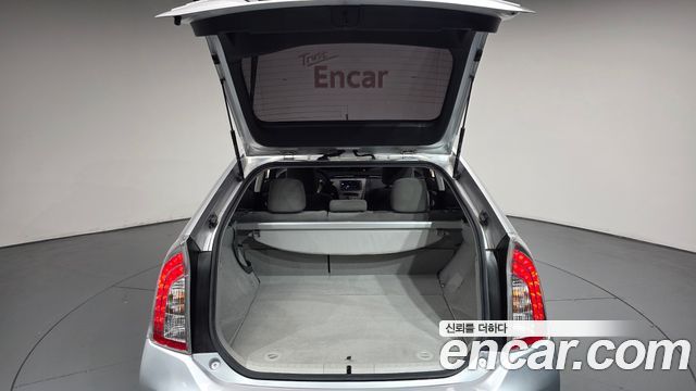 Toyota Prius 2015 — photo 34