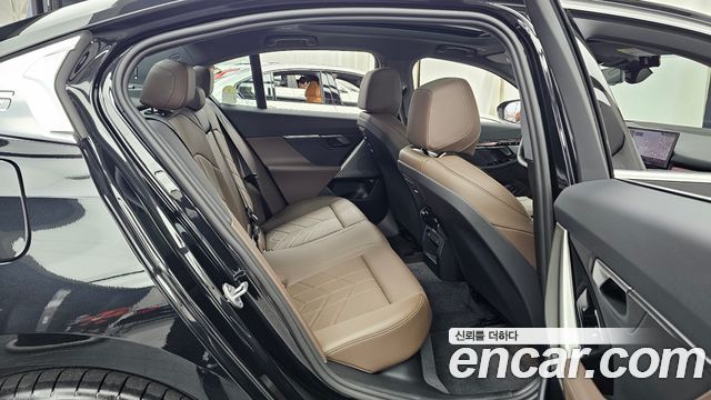 BMW 5-Series 2026 — photo 17