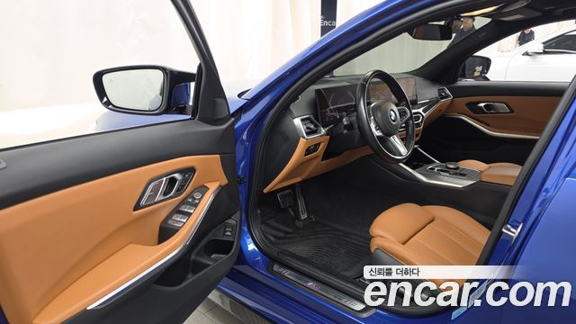 BMW 3-Series 2023 — photo 13
