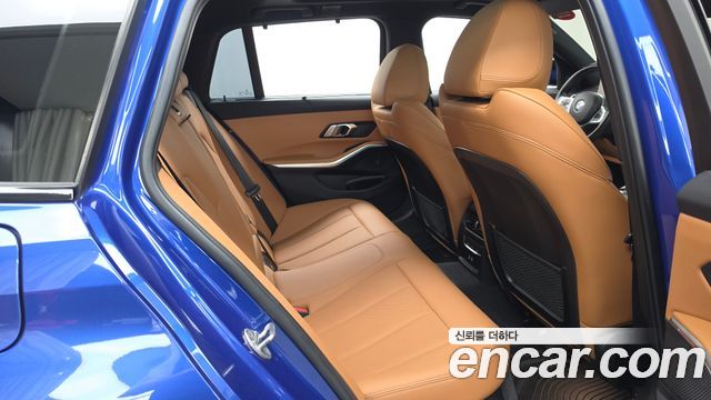 BMW 3-Series 2023 — photo 18