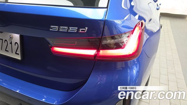 BMW 3-Series 2023 — photo 9