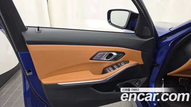 BMW 3-Series 2023 — photo 14