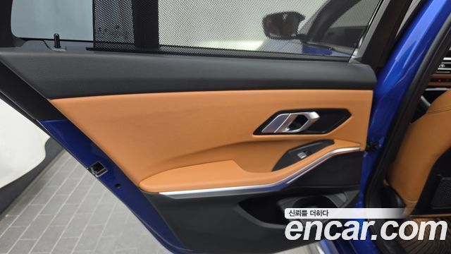 BMW 3-Series 2023 — photo 15