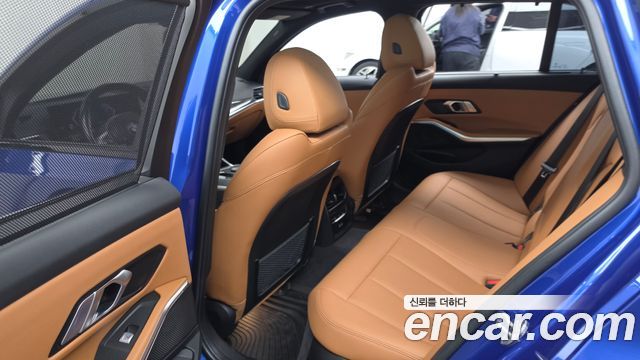 BMW 3-Series 2023 — photo 16