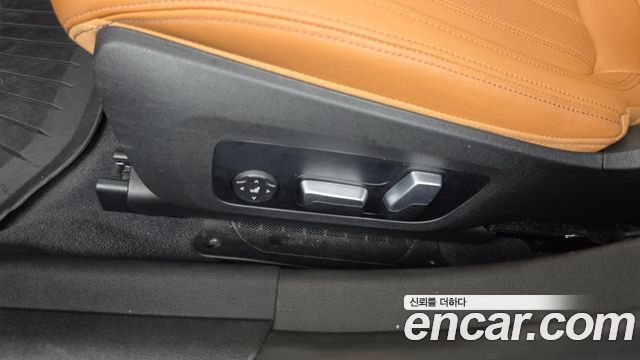 BMW 3-Series 2023 — photo 32