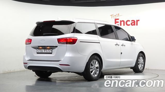 Kia Canival 2016 — photo 2