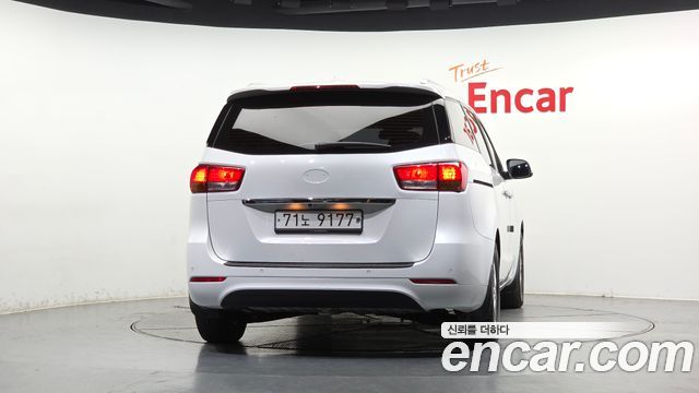 Kia Canival 2016 — photo 4