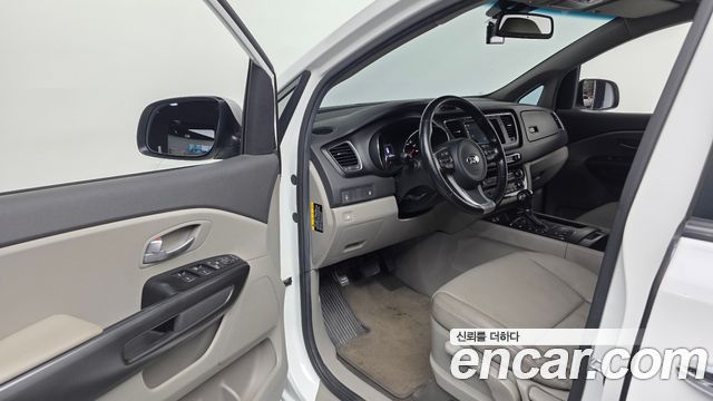 Kia Canival 2016 — photo 10
