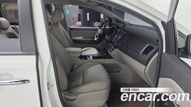 Kia Canival 2016 — photo 11