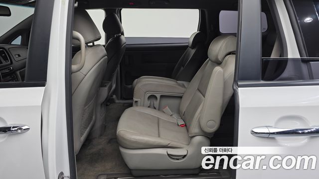 Kia Canival 2016 — photo 12