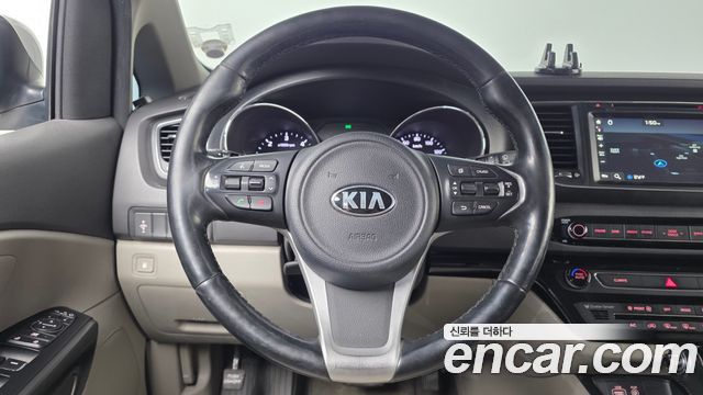 Kia Canival 2016 — photo 13