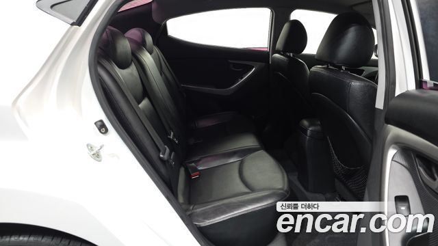 Hyundai AVANTE 2013 — photo 17
