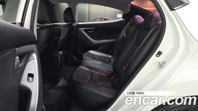 Hyundai AVANTE 2013 — photo 18