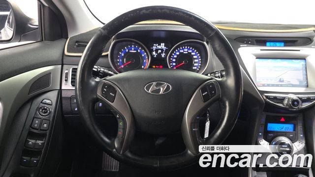 Hyundai AVANTE 2013 — photo 19
