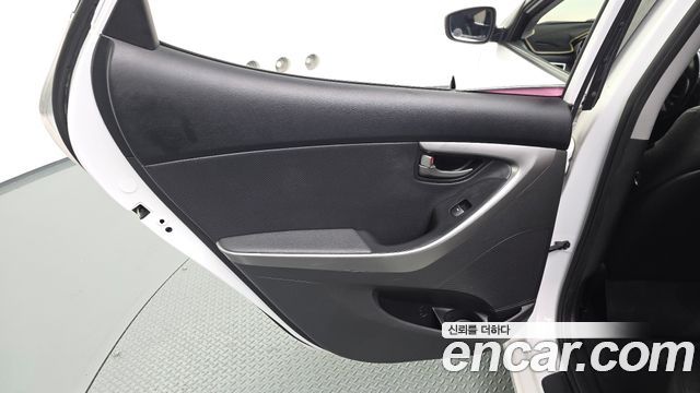 Hyundai AVANTE 2013 — photo 15