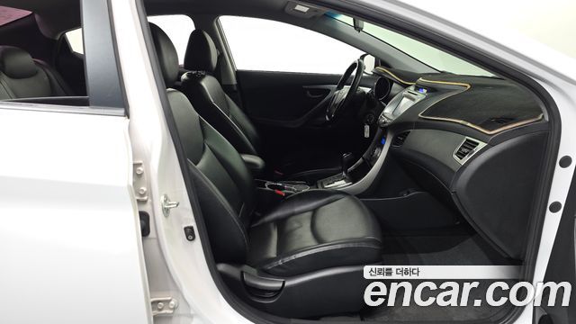 Hyundai AVANTE 2013 — photo 16