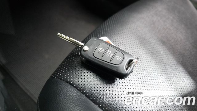Hyundai AVANTE 2013 — photo 30
