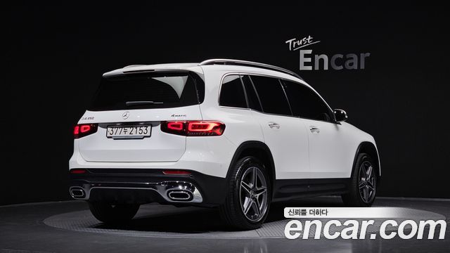 Mercedes-Benz GLB-Class 2023 — photo 2