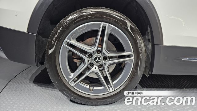 Mercedes-Benz GLB-Class 2023 — photo 5