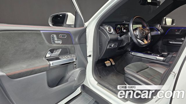 Mercedes-Benz GLB-Class 2023 — photo 13