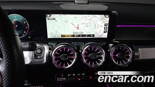 Mercedes-Benz GLB-Class 2023 — photo 19