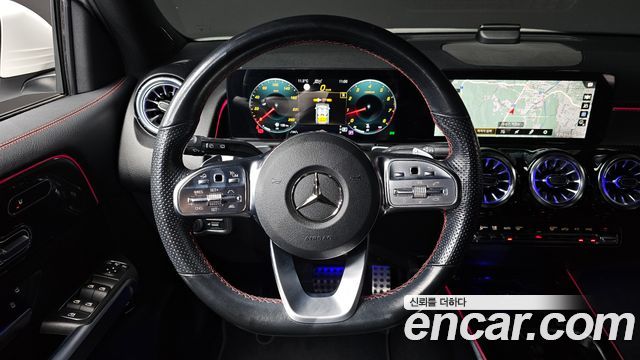 Mercedes-Benz GLB-Class 2023 — photo 20