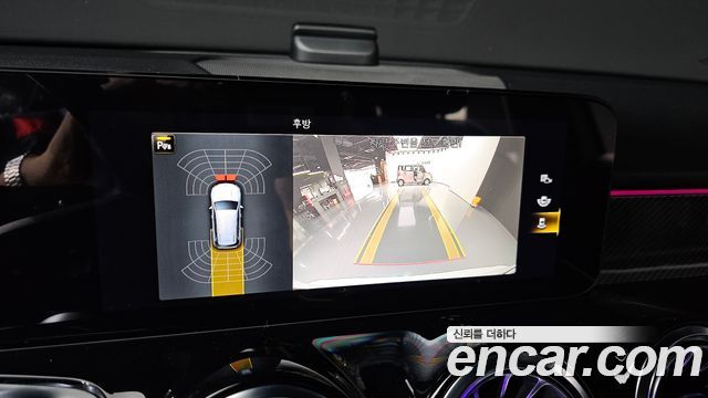 Mercedes-Benz GLB-Class 2023 — photo 21