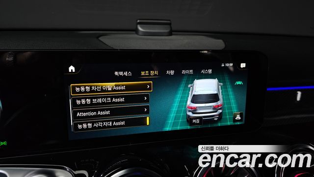 Mercedes-Benz GLB-Class 2023 — photo 24