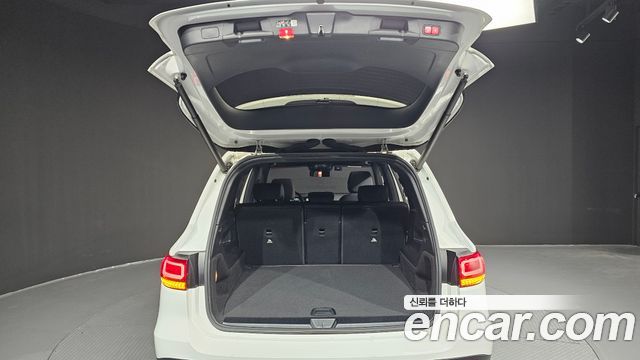 Mercedes-Benz GLB-Class 2023 — photo 26