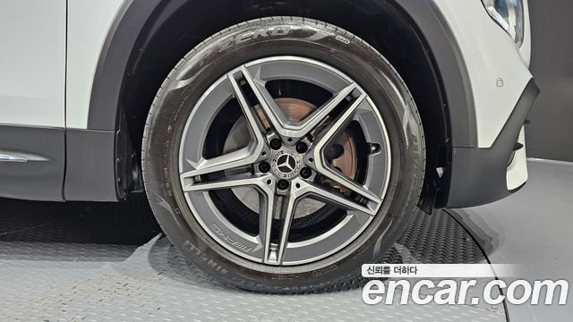 Mercedes-Benz GLB-Class 2023 — photo 7