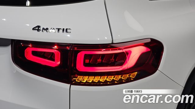 Mercedes-Benz GLB-Class 2023 — photo 9