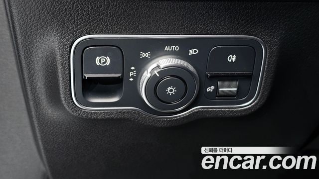 Mercedes-Benz GLB-Class 2023 — photo 27