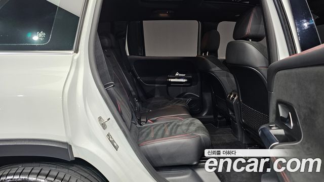 Mercedes-Benz GLB-Class 2023 — photo 31