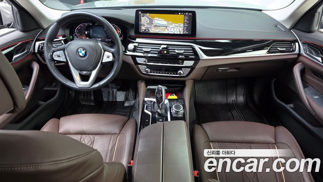 BMW 5-Series 2022 — photo 10