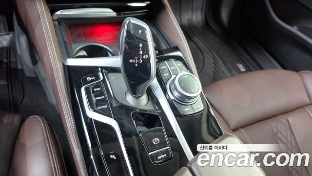 BMW 5-Series 2022 — photo 12