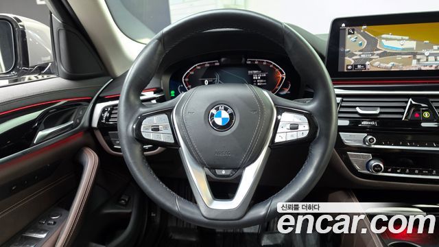 BMW 5-Series 2022 — photo 19