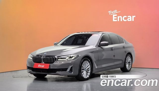 BMW 5-Series 2022 — photo 1