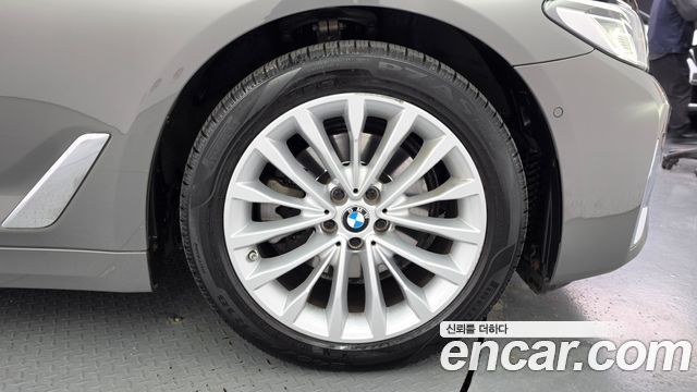 BMW 5-Series 2022 — photo 7