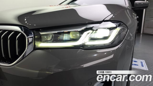 BMW 5-Series 2022 — photo 8