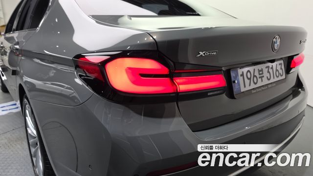 BMW 5-Series 2022 — photo 9