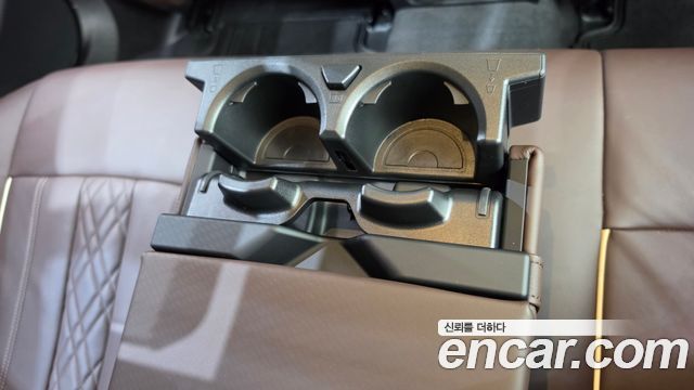 BMW 5-Series 2022 — photo 27