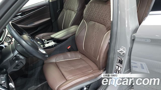 BMW 5-Series 2022 — photo 32