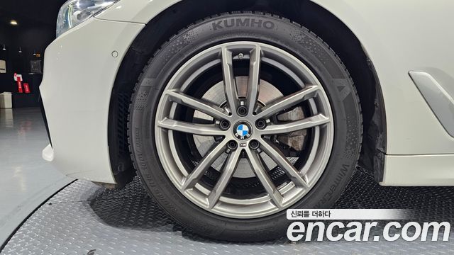 BMW 5-Series 2018 — photo 5
