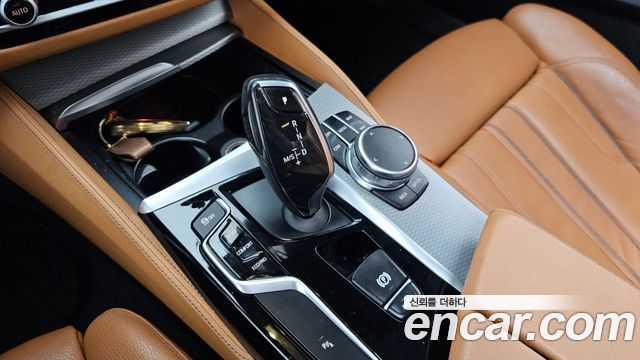 BMW 5-Series 2018 — photo 9
