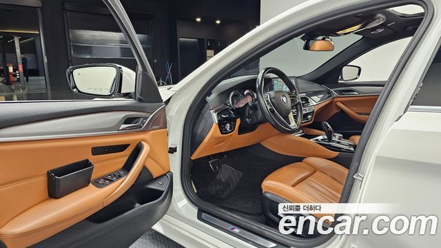 BMW 5-Series 2018 — photo 10