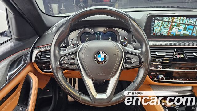 BMW 5-Series 2018 — photo 13