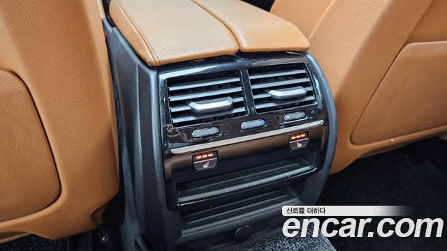 BMW 5-Series 2018 — photo 17